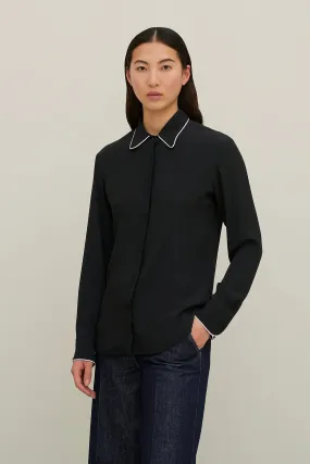 Camicia in crepe de chine con profili di raso a contrasto di colore